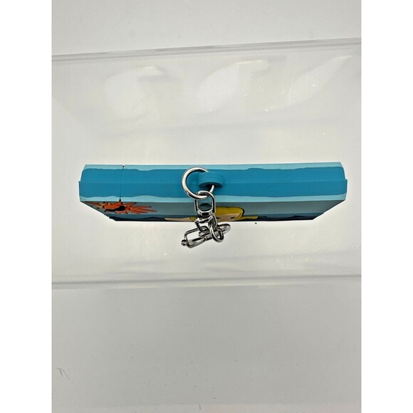 Universal Studios JAWS Keychain – Cute Raft & Sun Design – Licensed Movie Merch - Picture 5 of 5